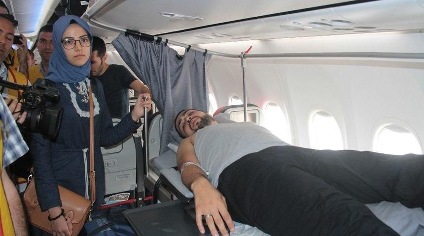 Ter&ouml;r Saldırısında Yaralanan Thy Personeli T&uuml;rkiye&rsquo;ye Getirildi