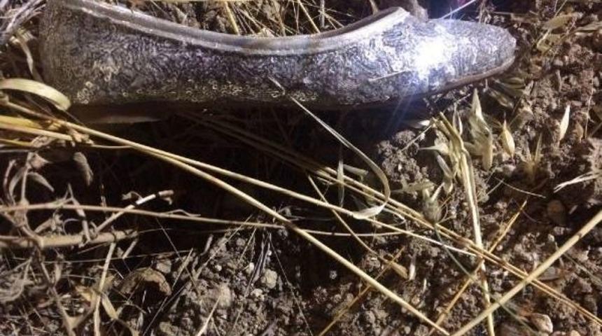 Cinayetin Sırrını Ceset Yanındaki G&uuml;m&uuml;ş Renkli Babet &Ccedil;&ouml;zecek