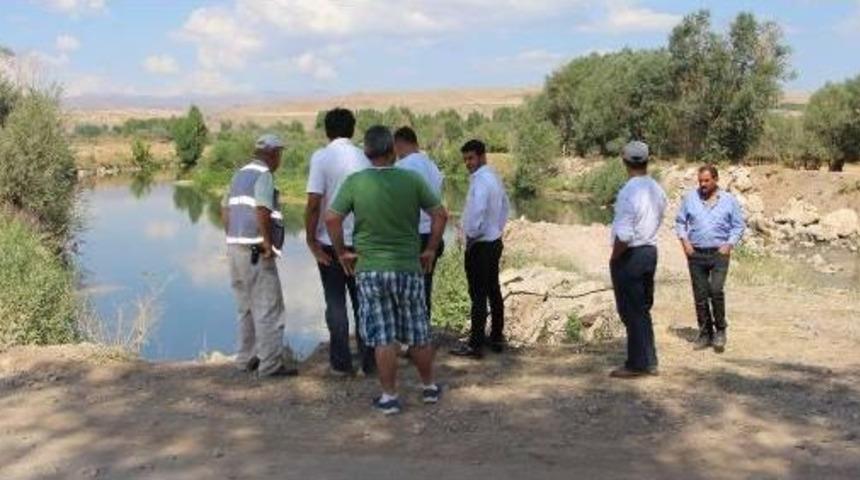 Ayağı Takılınca D&uuml;şt&uuml;ğ&uuml; Su Kanalında Boğuldu