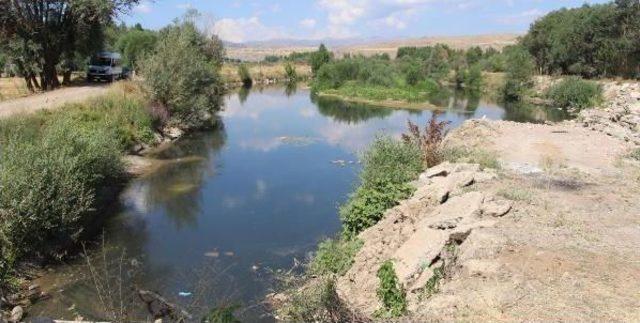 Ayağı Takılınca Düştüğü Su Kanalında Boğuldu