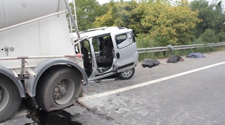 İstanbul&rsquo;daki D&uuml;ğ&uuml;n Bir Aileyi Yok Etti