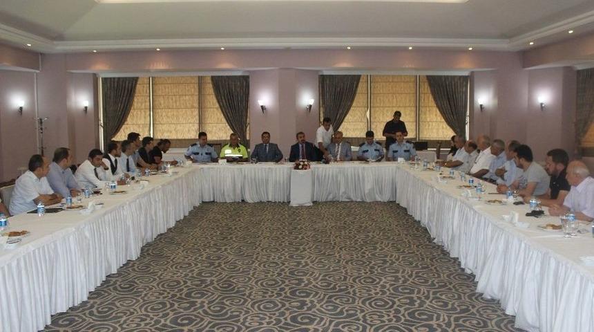 Denizli Emniyet M&uuml;d&uuml;r&uuml;, Otel Ve Apart Y&ouml;neticileri İle Bir Araya Geldi