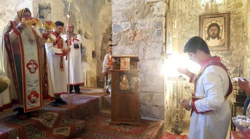 Meryem Ana Kilisesi&rsquo;nde &ldquo;&uuml;z&uuml;m Bayramı&rdquo; Kutlaması