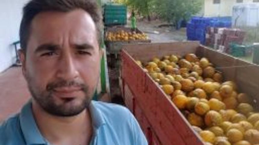 Kavun &Ccedil;ift&ccedil;inin Y&uuml;z&uuml;n&uuml; G&uuml;ld&uuml;rd&uuml;