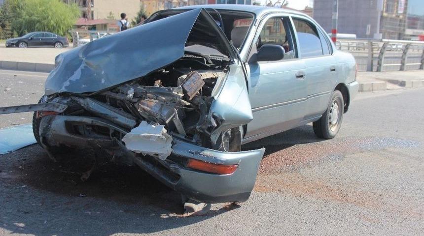 Elazığ&rsquo;da Trafik Kazası: 3 Yaralı