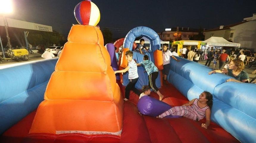 Pamukkale’de Çocuklar Eğleniyor