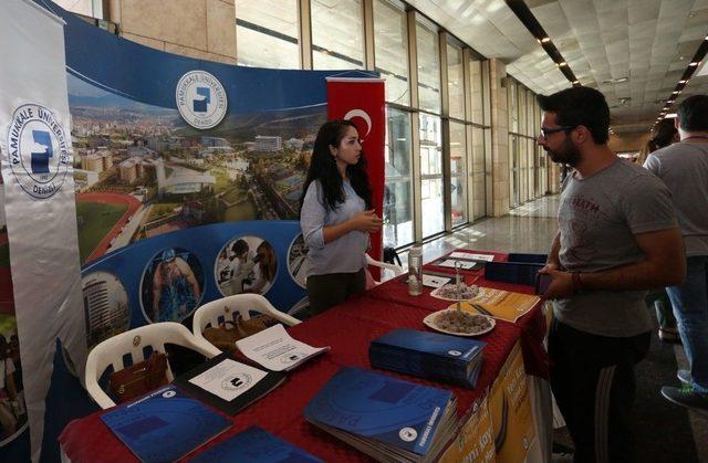 Yeni Öğrencileri Gönüllü Öğrenciler Karşılıyor