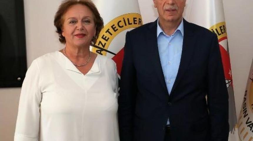 T&uuml;rk İş'ten &Uuml;yelerine 'yerel Gazete Alın' &Ccedil;ağrısı