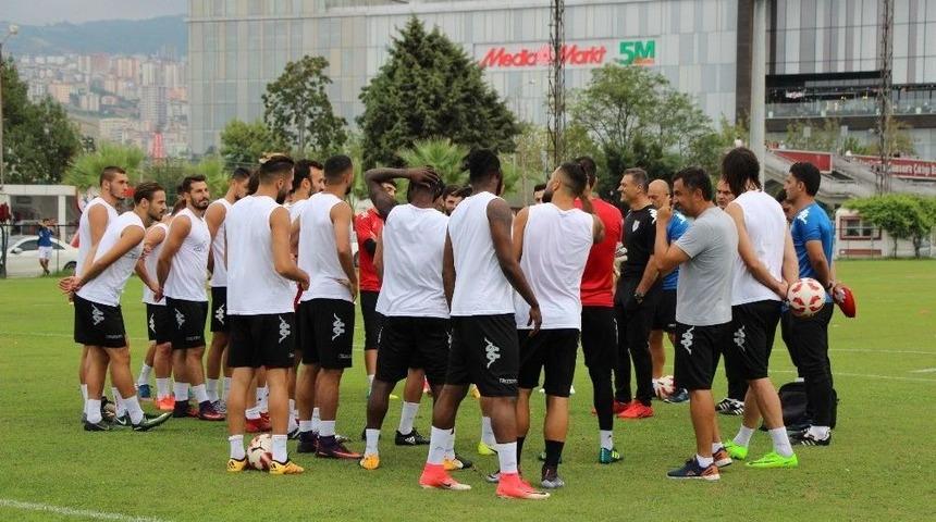 Alpay &Ouml;zalan: "&ccedil;ok İyi İki Oyuncuyla İlgileniyoruz"