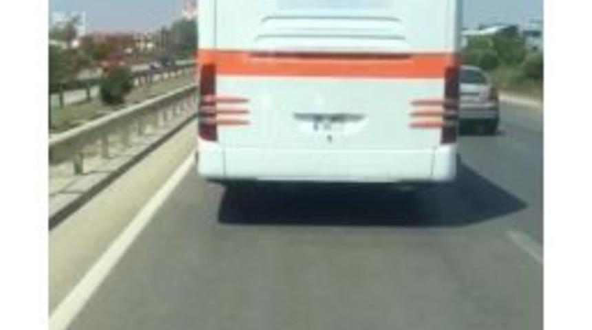 Tur Otob&uuml;s&uuml; Şof&ouml;r&uuml;, Hasta Taşıyan Ambulansa Yol Vermedi