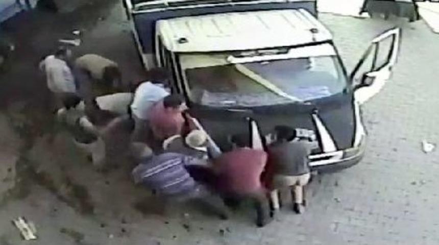 Uyurken &Uuml;zerinden Kamyonet Ge&ccedil;en S&uuml;r&uuml;c&uuml; &Ouml;ld&uuml;