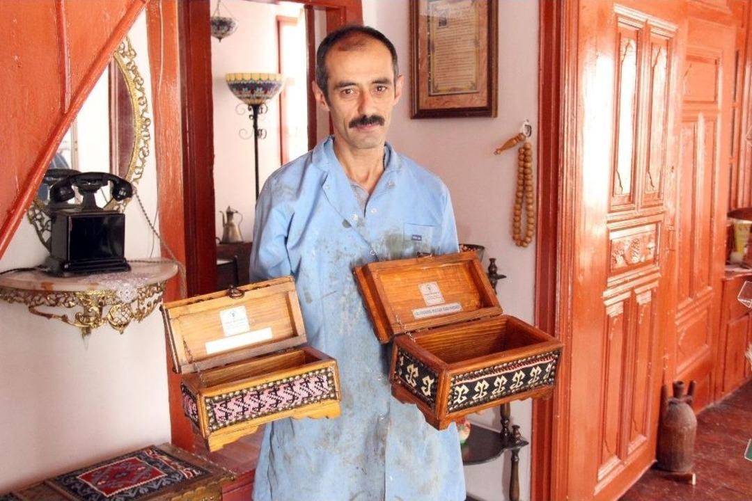 Yozgat&rsquo;a &Ouml;zg&uuml; &Ccedil;eyiz Ve Takı Sandıkları Tarihi Konaklarda &Uuml;retiliyor