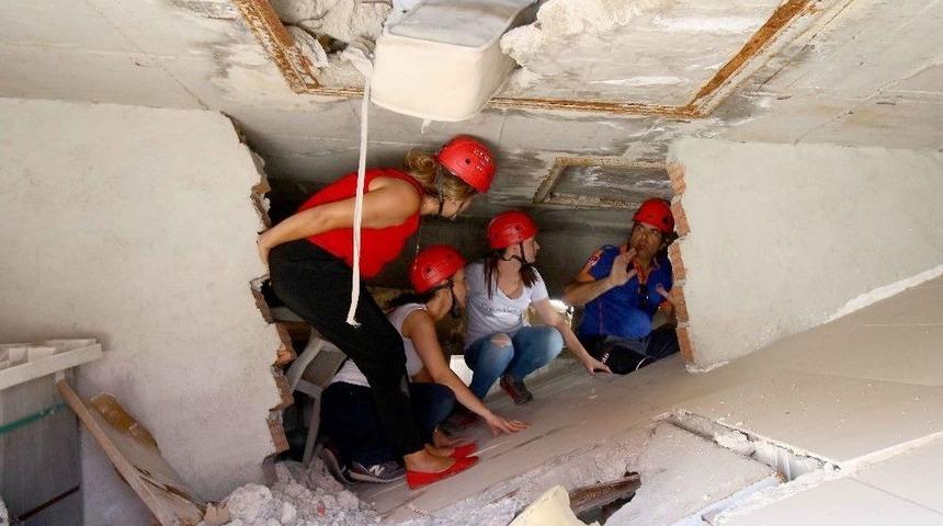 Bayraklı’da Personele Deprem Eğitimi