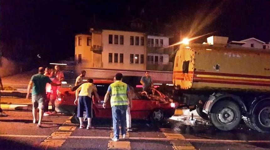 Otomobil Sulama Tankerine &Ccedil;arptı: 3 Yaralı