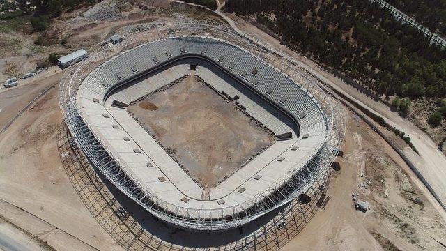 Adanalılar Koza Stadı’nda Yazın Terlemeden Kışın Üşümeden Maç İzleyecek