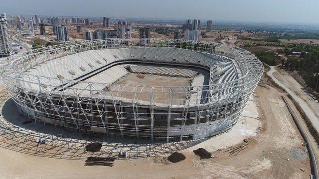 Adanalılar Koza Stadı’nda Yazın Terlemeden Kışın Üşümeden Maç İzleyecek