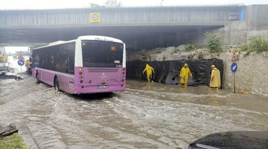 İstanbul&rsquo;da Beklenen Yağış Başladı