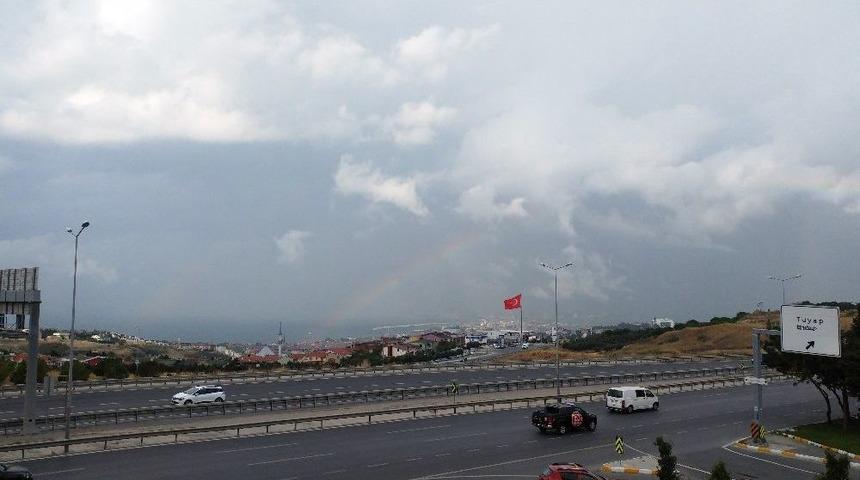 İstanbullulara G&ouml;kkuşağı S&uuml;rprizi