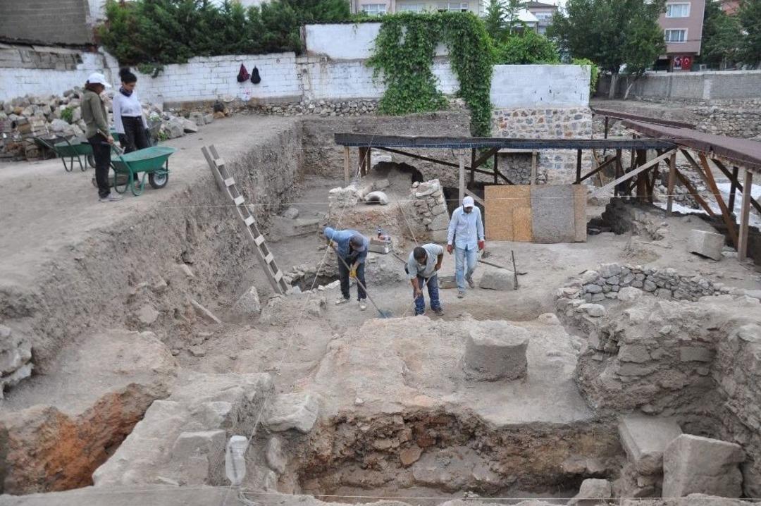 İznik&rsquo;te İki Tarihi &Ccedil;ini Fırını Bulundu
