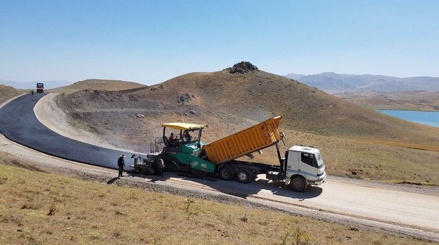 Van B&uuml;y&uuml;kşehir Belediyesinden Yol Asfaltlama &Ccedil;alışması