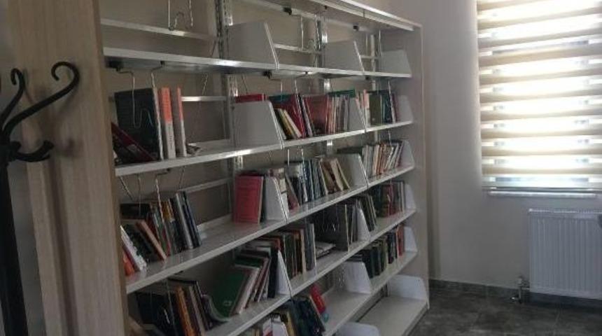 Şehit &Ouml;mer Halisdemir I&ccedil;in Kitap Kampanyası Başlatıldı