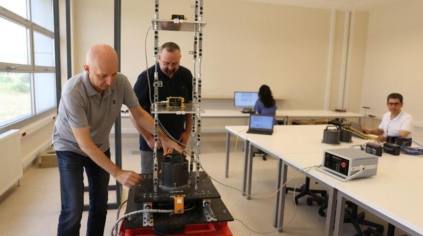 "deprem Erken Uyarı Sistemi Üretmek Mümkün"