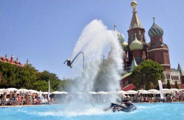 Dünya Starlarına Flyboard Öğretiyor