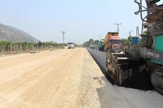 Büyükşehir’den Yuvalı Ve Saklısu’ya Sıcak Asfalt