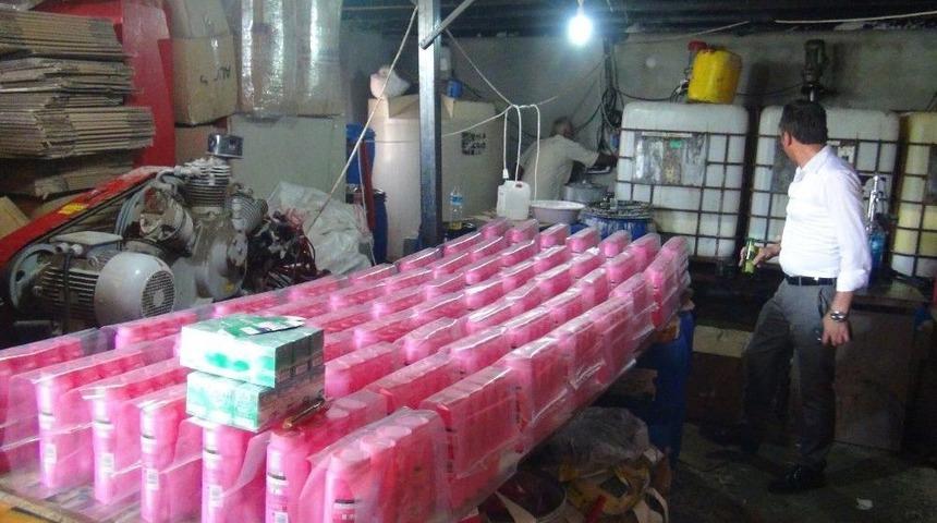 Mersin&rsquo;de 3 Kamyon Dolusu Sahte Şampuan Ve Temizlik Malzemesi Ele Ge&ccedil;irildi