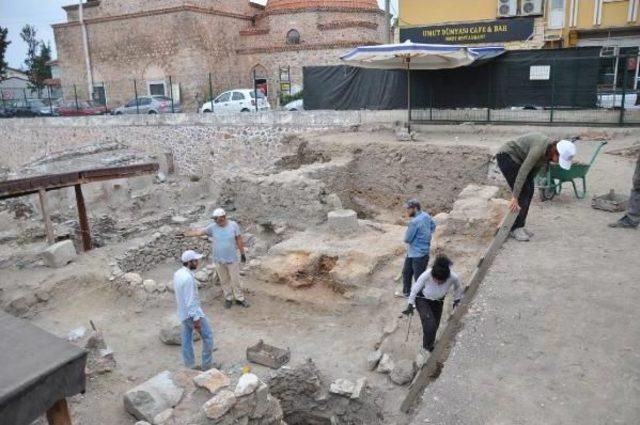 İznik’Teki Kazılarda Iki Yeni Çini Fırını Kalıntısı Daha Bulundu