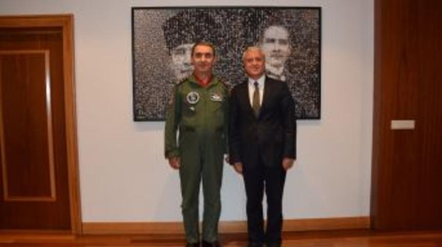 Orgeneral Hasan K&uuml;&ccedil;&uuml;kaky&uuml;z&rsquo;den Rekt&ouml;r G&uuml;ndoğan&rsquo;a Veda Ziyareti