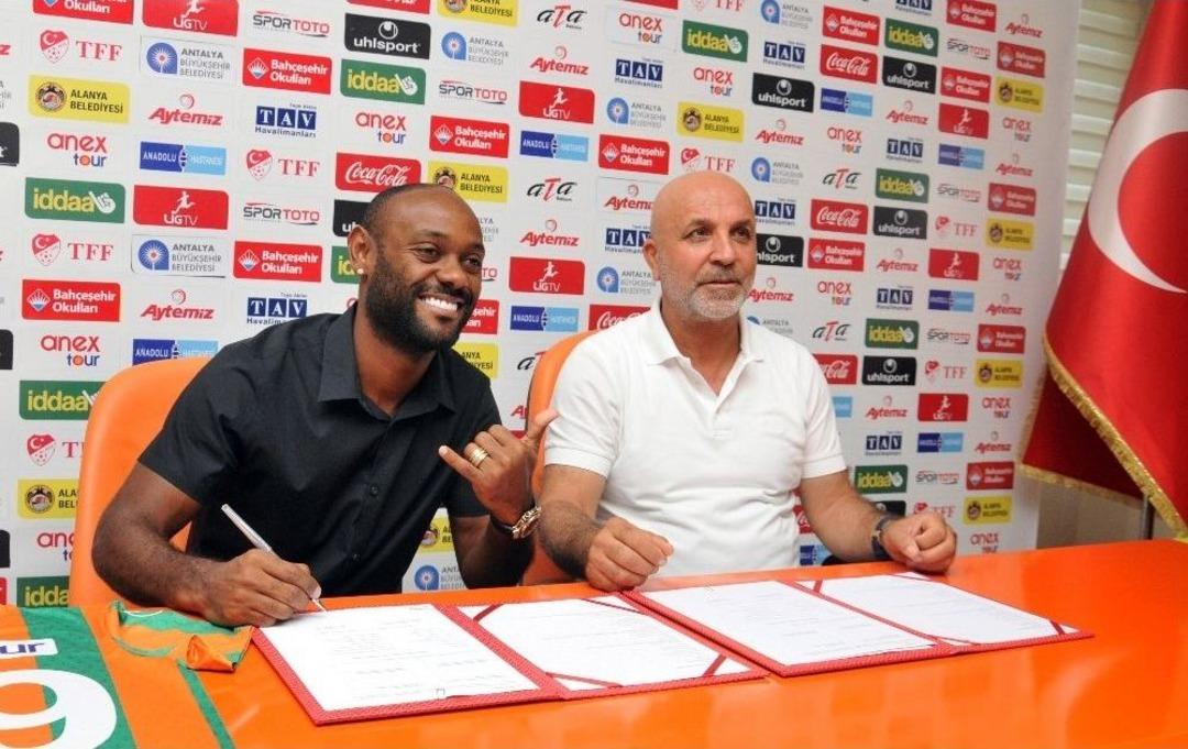 Vagner Love, 2 Yıl Daha Alanyaspor&rsquo;da