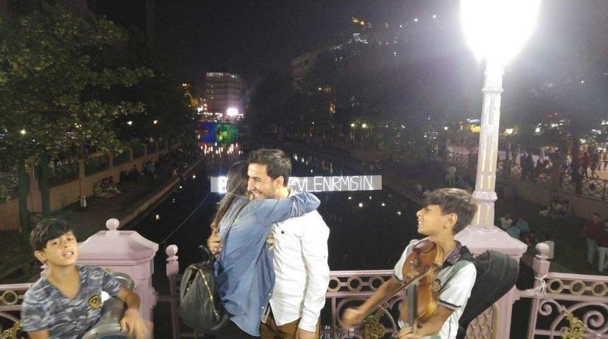 Karanlığı Aydınlatan Evlenme Teklifi