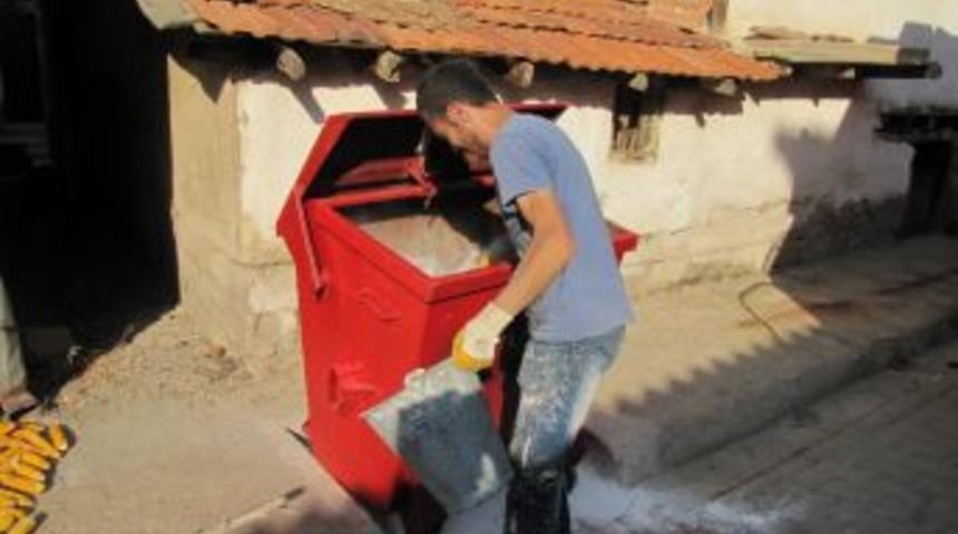 Hisarcık&rsquo;ta &Ccedil;&ouml;p Konteynerleri Temizleniyor