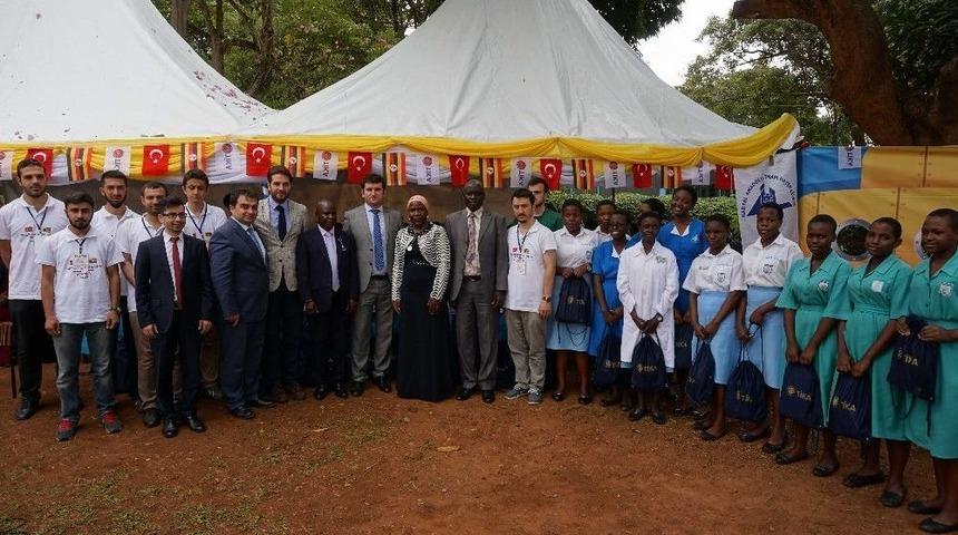 "tecr&uuml;be Paylaşım Programı" &Ouml;ğrencileri Uganda&rsquo;da