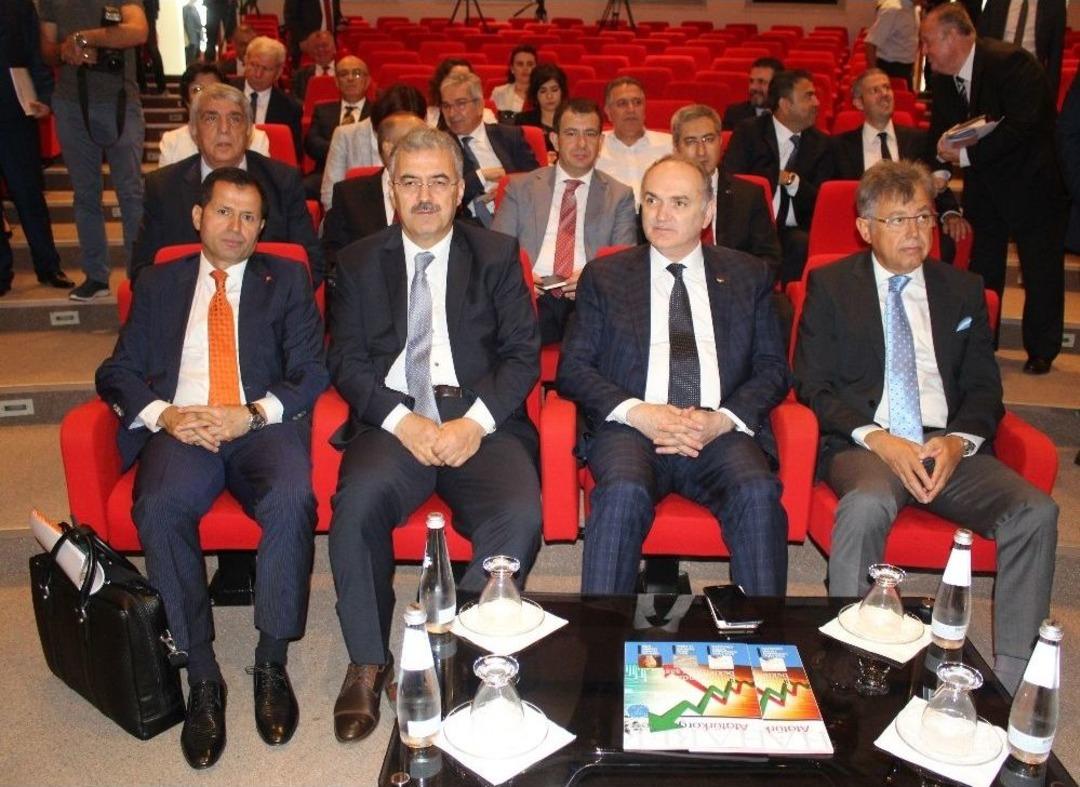 Bakan &Ouml;zl&uuml;&rsquo;den Uzayan Bayram Tatili A&ccedil;ıklaması