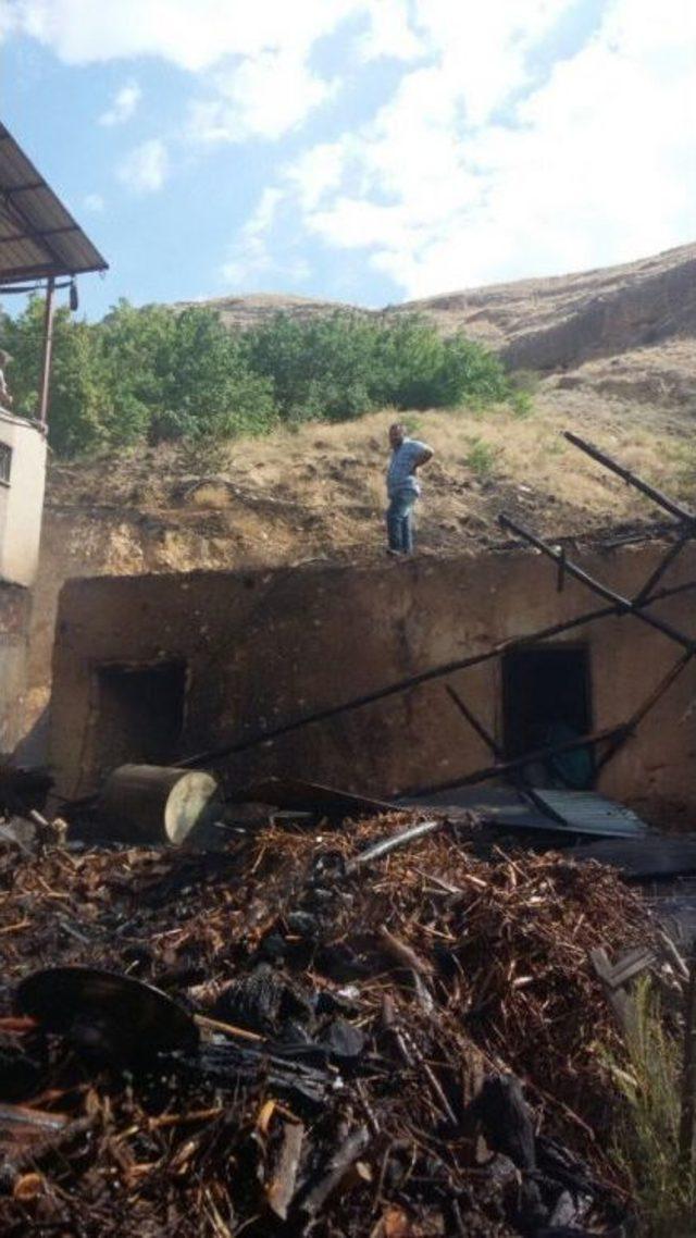 Evde Çıkan Yangın Maddi Hasara Neden Oldu