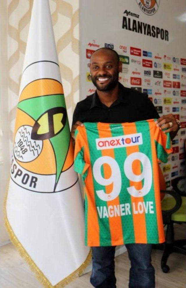 Alanyaspor, Vagner Love'ın Sözleşmesini 2 Yıl Daha Uzattı