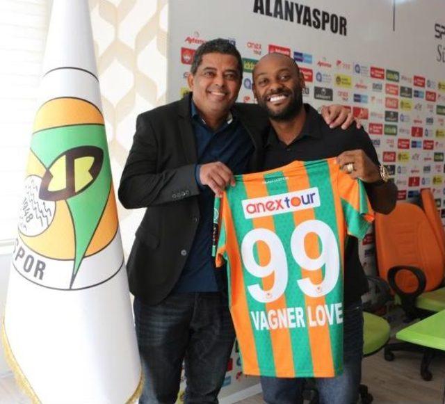 Alanyaspor, Vagner Love'ın Sözleşmesini 2 Yıl Daha Uzattı