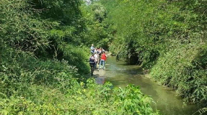 D&uuml;zce'de Derede Erkek Cesedi Bulundu