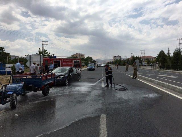 Darende’de Otomobil Çapa Motoruna Çarptı: 1 Ağır Yaralı