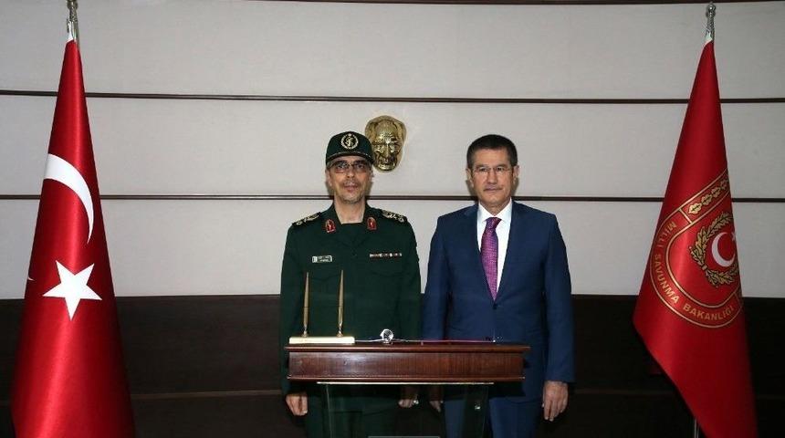 Milli Savunma Bakanı Canikli, İran Genelkurmay Başkanı Bagheri İle G&ouml;r&uuml;şt&uuml;