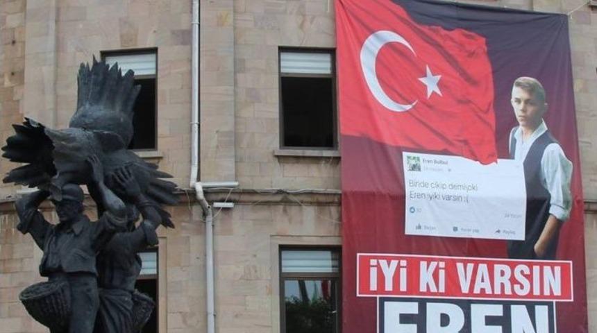 Giresun Belediyesi Şehrin Her Yerini &lsquo; İyi Ki Varsın Eren&rsquo; Afişi İle S&uuml;sledi.