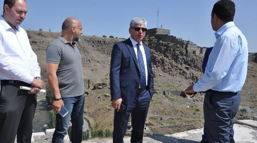 Vali Doğan, Anıtlar Kurulu &Uuml;yelerini Seyir Tepe&rsquo;ye Davet Etti