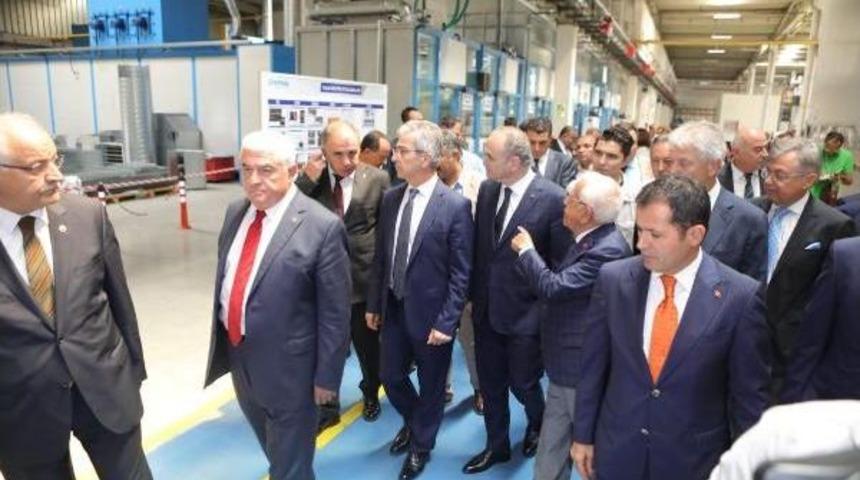 Bakan &Ouml;zl&uuml;'den Tatil A&ccedil;ıklaması: &Uuml;retimde Kayıp Olmayacağını D&uuml;ş&uuml;n&uuml;yorum