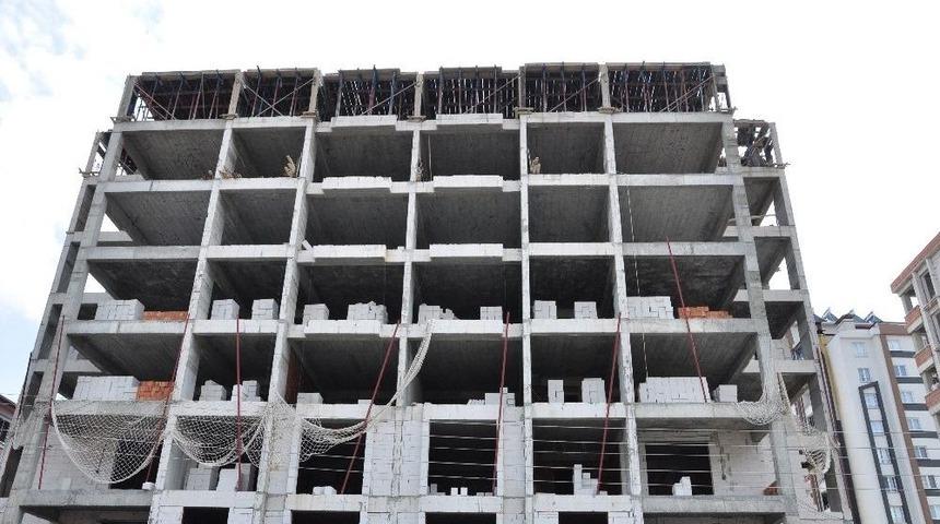 İnşaatın 4. Katından D&uuml;şen İş&ccedil;i Hayatını Kaybetti