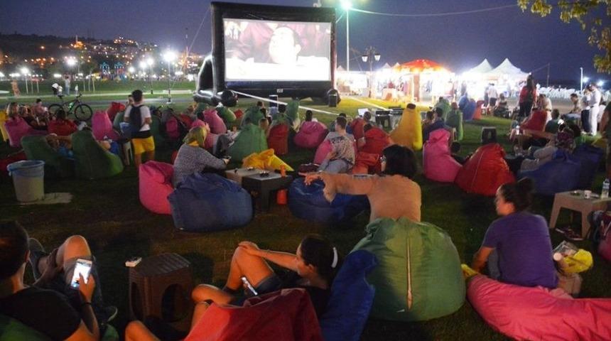 Cuma Ve Cumartesi Geceleri A&ccedil;ık Havada Sinema Keyfi