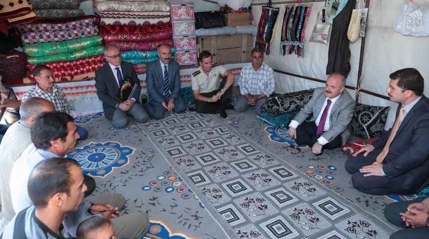 Vali &Ccedil;akacak, Alpu&rsquo;daki Mevsimlik Tarım İş&ccedil;ilerini Ziyaret Etti