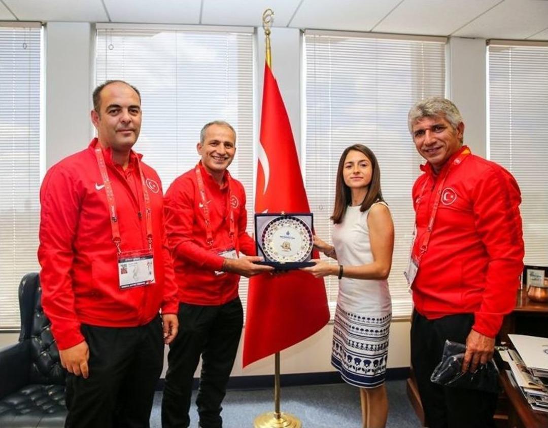 D&uuml;nya Şampiyonu İstanbul İtfaiyesi T&uuml;rkiye&rsquo;nin Los Angeles Başkonsolosu Gezer Tarafından Ağırlandı