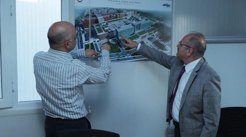 Vali &Ccedil;akacak, Şehir Hastanesi İnşaatında İncelemeler Yaptı
